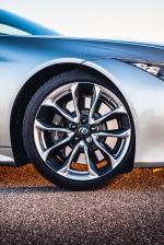 Lexus LC500h 2017 года (UK)